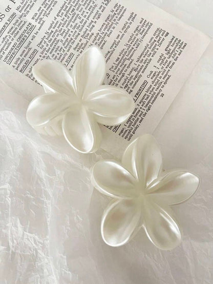 White flower hook para el cabello